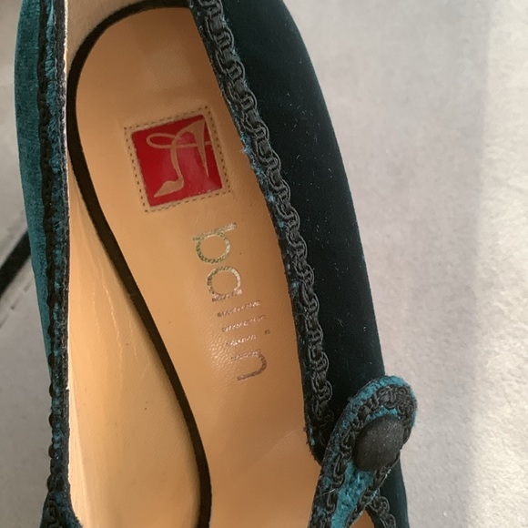 🍃 Ballin Dark Forest Velvet Heels size 40- NIB - Picture 10 of 17